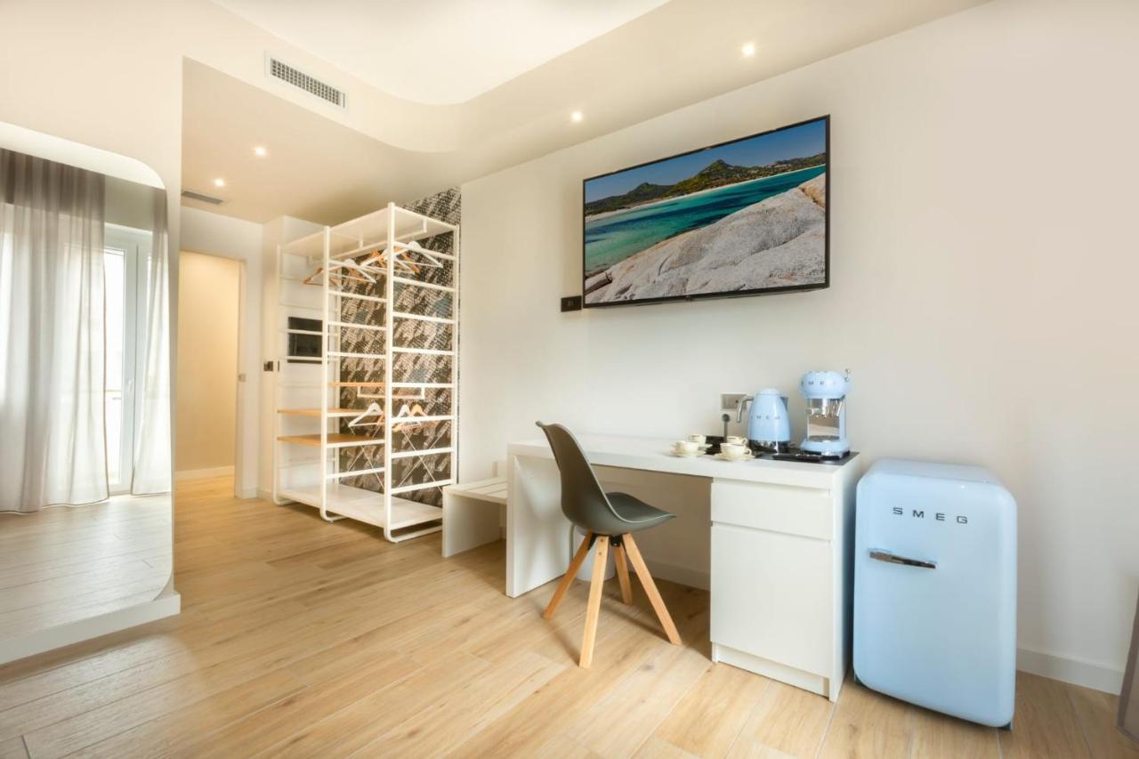 Eleonore Elegant Rooms Cagliari Bagian luar foto