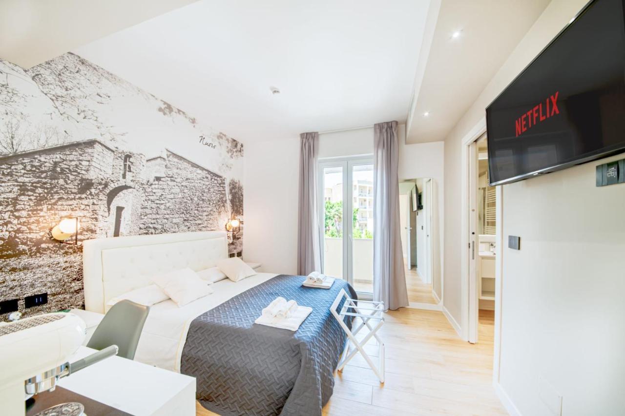 Eleonore Elegant Rooms Cagliari Bagian luar foto