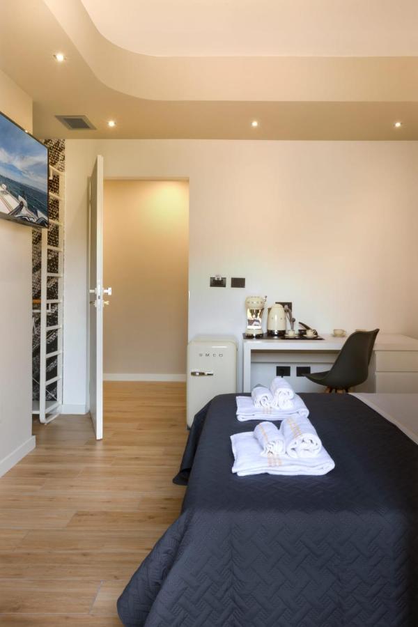 Eleonore Elegant Rooms Cagliari Bagian luar foto
