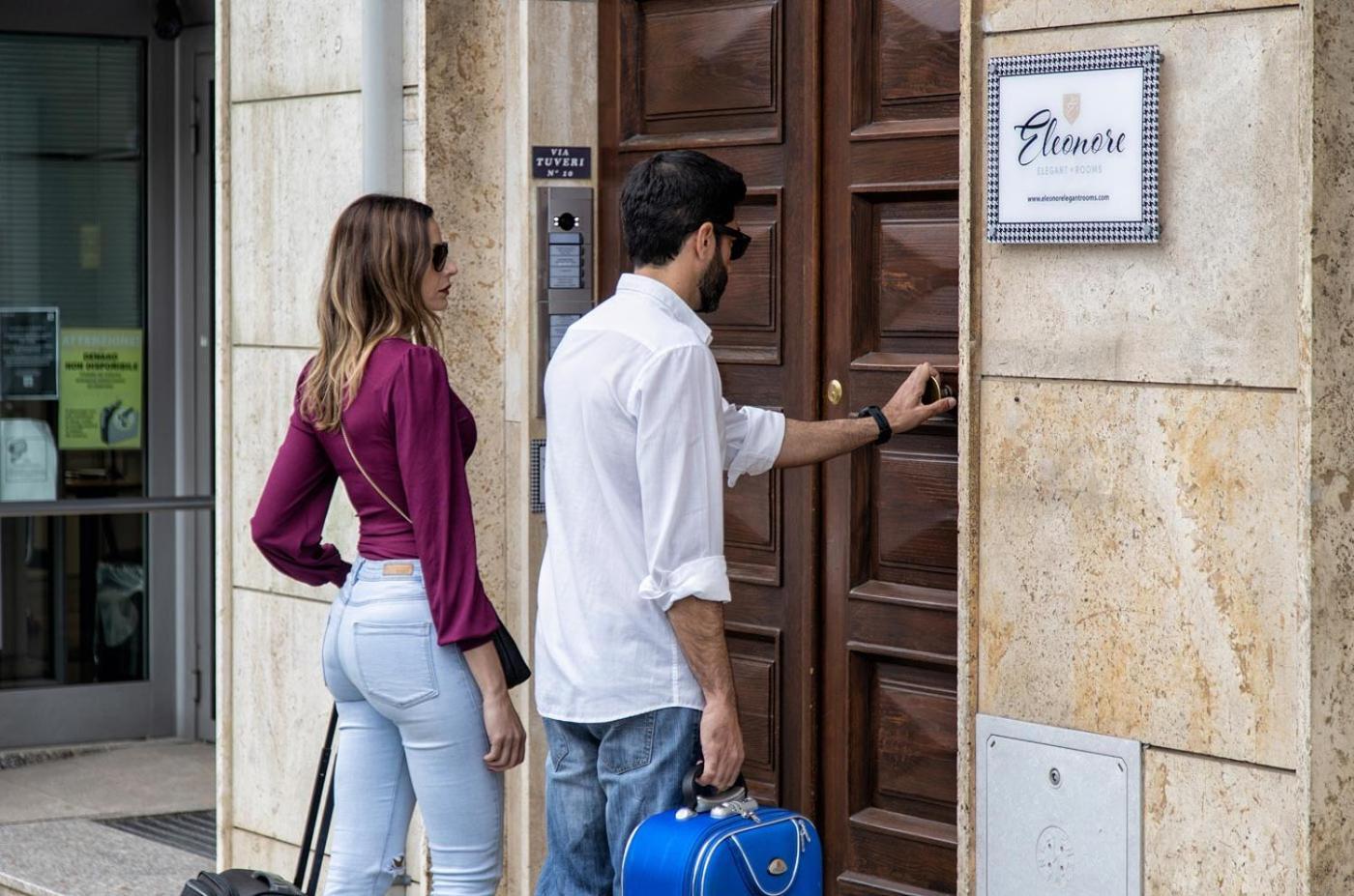 Eleonore Elegant Rooms Cagliari Bagian luar foto